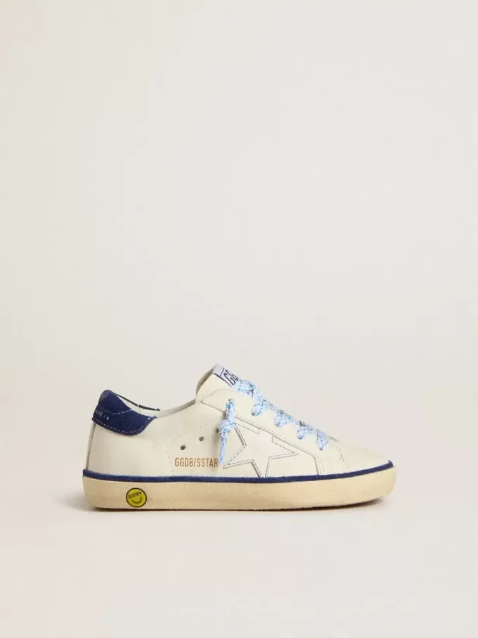 Young Super-Star en piel blanca con lengüeta del talón en ante azul Young Super-Star en piel blanca con lengüeta del talón en ante azul