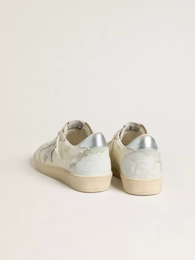 Zapatillas Ball Star LTD para mujer con estrella de patchwork y lengüeta metálica en el talón. Zapatillas Ball Star LTD para mujer con estrella de patchwork y lengüeta metálica en el talón.
