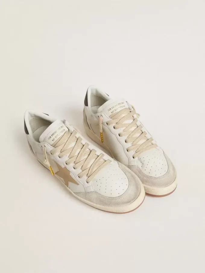 Zapatillas Ball Star LTD para mujer con estrella dorada y lengüeta negra en el talón Zapatillas Ball Star LTD para mujer con estrella dorada y lengüeta negra en el talón
