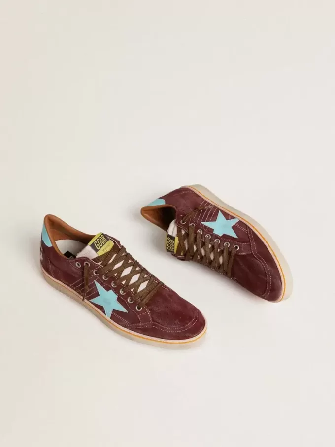 Zapatillas Ball Star para hombre en ante rojo oscuro con estrella azul claro y lengüeta en el talón Zapatillas Ball Star para hombre en ante rojo oscuro con estrella azul claro y lengüeta en el talón