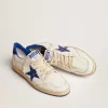 Zapatillas Ball Star para hombre en napa blanca con estrella azul y lengüeta en el talón Zapatillas Ball Star para hombre en napa blanca con estrella azul y lengüeta en el talón