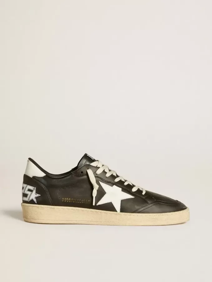 Zapatillas Ball Star para hombre en napa negra con estrella y lengüeta en el talón de cuero blanco Zapatillas Ball Star para hombre en napa negra con estrella y lengüeta en el talón de cuero blanco
