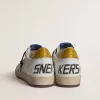 Zapatillas Ball Star para hombre en piel napa blanca con estrella y lengüeta en el talón en piel con estampado animal amarillo Zapatillas Ball Star para hombre en piel napa blanca con estrella y lengüeta en el talón en piel con estampado animal amarillo