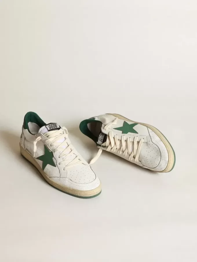 Zapatillas Ball Star para hombre en piel napa blanca con estrella y lengüeta en el talón en piel verde Zapatillas Ball Star para hombre en piel napa blanca con estrella y lengüeta en el talón en piel verde