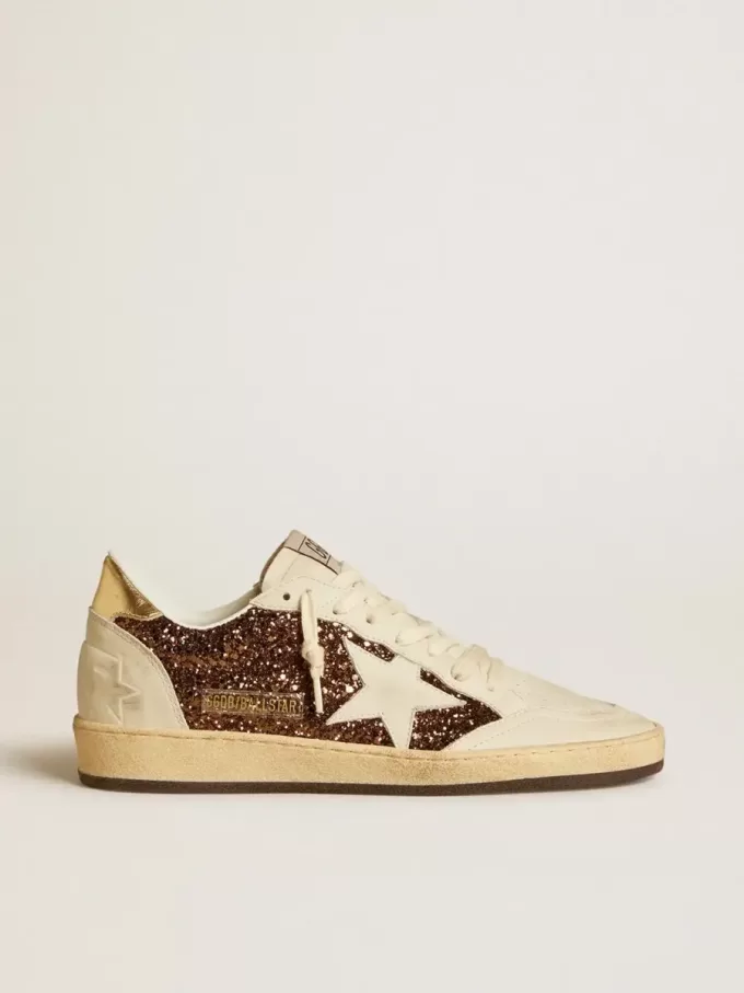 Zapatillas Ball Star para mujer con purpurina, estrella de piel y lengüeta metálica en el talón. Zapatillas Ball Star para mujer con purpurina, estrella de piel y lengüeta metálica en el talón.