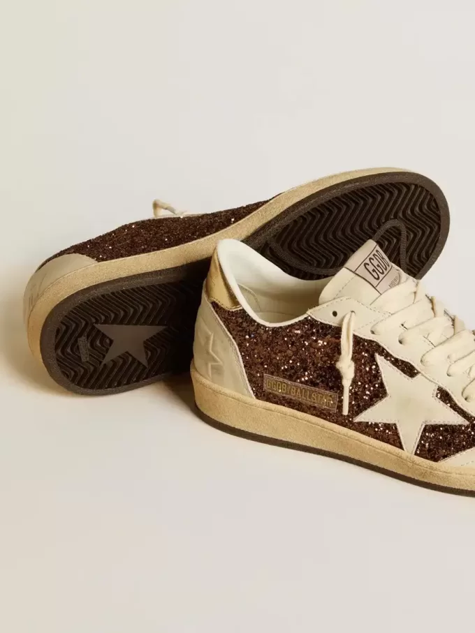 Zapatillas Ball Star para mujer con purpurina, estrella de piel y lengüeta metálica en el talón. Zapatillas Ball Star para mujer con purpurina, estrella de piel y lengüeta metálica en el talón.