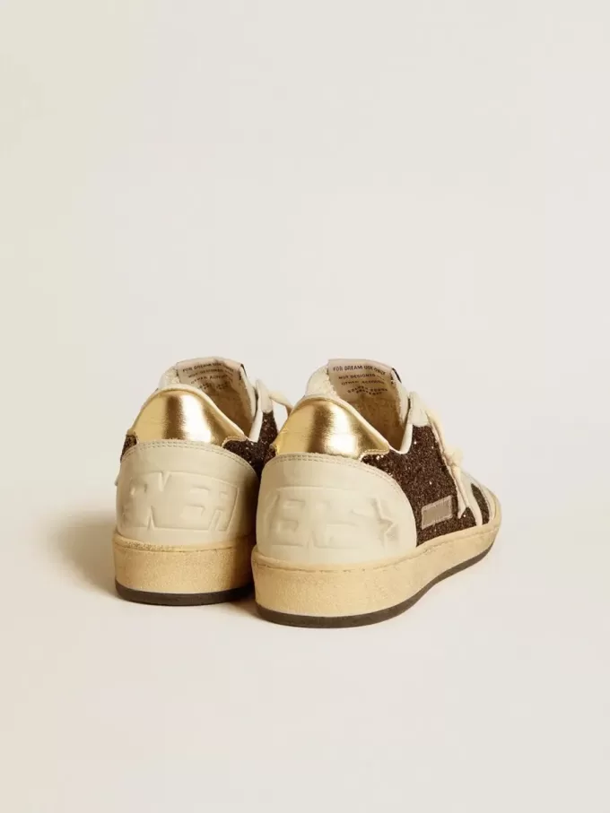 Zapatillas Ball Star para mujer con purpurina, estrella de piel y lengüeta metálica en el talón. Zapatillas Ball Star para mujer con purpurina, estrella de piel y lengüeta metálica en el talón.