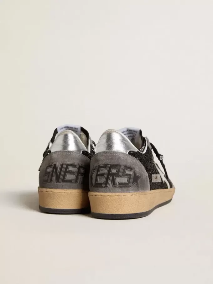 Zapatillas Ball Star para mujer con purpurina, estrella de piel y lengüeta metálica en el talón. Zapatillas Ball Star para mujer con purpurina, estrella de piel y lengüeta metálica en el talón.