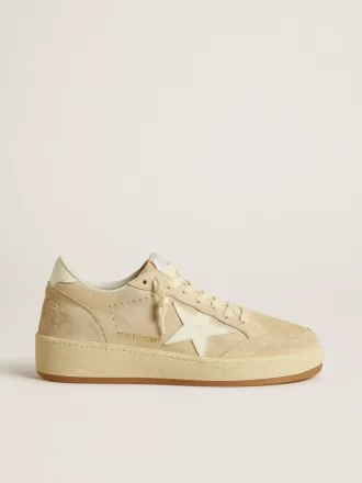 Zapatillas Ball Star para mujer en ante beige con estrella y lengüeta en el talón de cuero blanco Zapatillas Ball Star para mujer en ante beige con estrella y lengüeta en el talón de cuero blanco