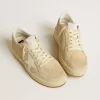 Zapatillas Ball Star para mujer en ante beige con estrella y lengüeta en el talón de cuero blanco Zapatillas Ball Star para mujer en ante beige con estrella y lengüeta en el talón de cuero blanco