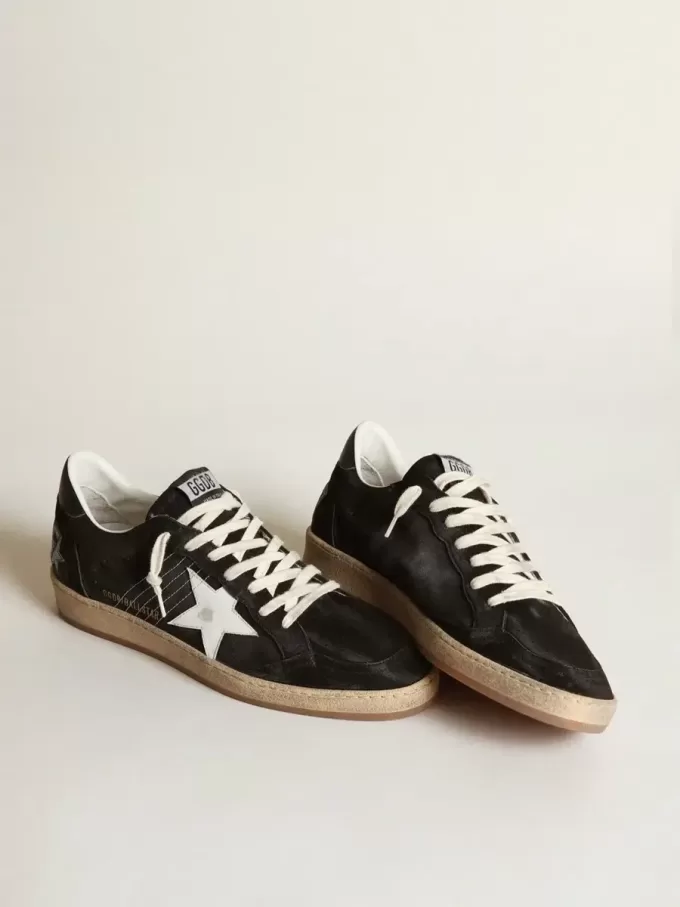 Zapatillas Ball Star para mujer en ante negro con estrella de cuero blanco Zapatillas Ball Star para mujer en ante negro con estrella de cuero blanco
