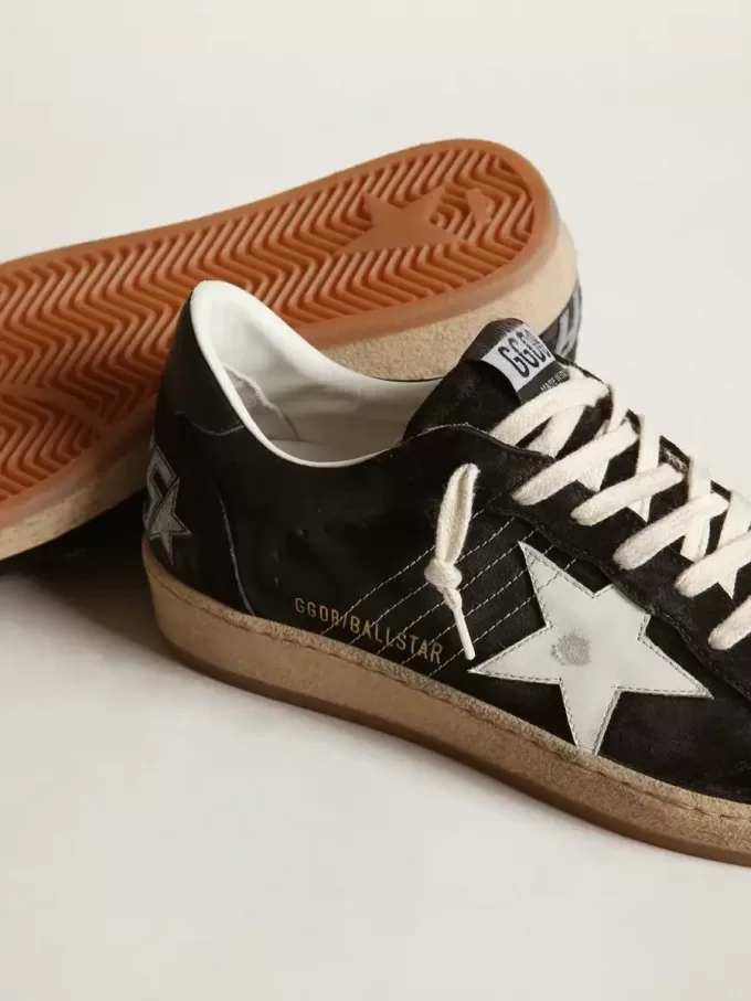 Zapatillas Ball Star para mujer en ante negro con estrella de cuero blanco Zapatillas Ball Star para mujer en ante negro con estrella de cuero blanco