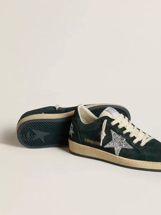 Zapatillas Ball Star para mujer en ante verde con estrella plateada brillante Zapatillas Ball Star para mujer en ante verde con estrella plateada brillante