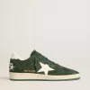 Zapatillas Ball Star para mujer en ante verde con estrella y lengüeta en el talón de cuero blanco Zapatillas Ball Star para mujer en ante verde con estrella y lengüeta en el talón de cuero blanco
