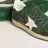 Zapatillas Ball Star para mujer en ante verde con estrella y lengüeta en el talón de cuero blanco Zapatillas Ball Star para mujer en ante verde con estrella y lengüeta en el talón de cuero blanco