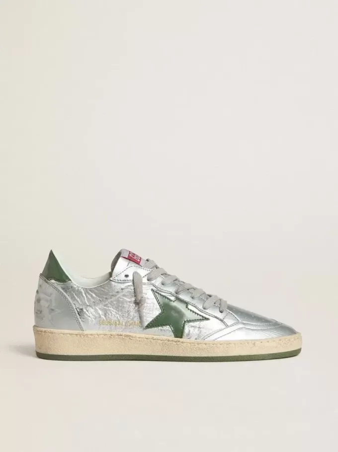 Zapatillas Ball Star para mujer en nailon plateado con estrella y lengüeta en el talón de piel verde Zapatillas Ball Star para mujer en nailon plateado con estrella y lengüeta en el talón de piel verde