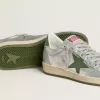 Zapatillas Ball Star para mujer en nailon plateado con estrella y lengüeta en el talón de piel verde Zapatillas Ball Star para mujer en nailon plateado con estrella y lengüeta en el talón de piel verde