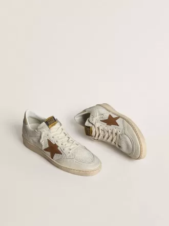 Zapatillas Ball Star para mujer en napa blanca y malla con estrella de nubuck color tabaco y lengüeta trasera beige Zapatillas Ball Star para mujer en napa blanca y malla con estrella de nubuck color tabaco y lengüeta trasera beige