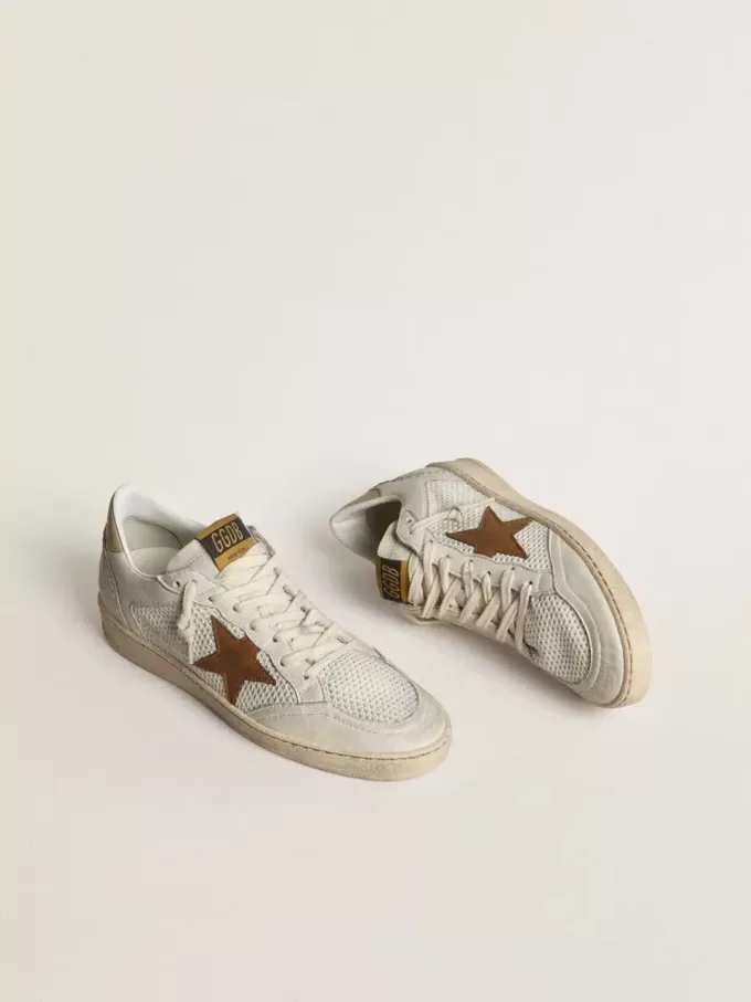 Zapatillas Ball Star para mujer en napa blanca y malla con estrella de nubuck color tabaco y lengüeta trasera beige Zapatillas Ball Star para mujer en napa blanca y malla con estrella de nubuck color tabaco y lengüeta trasera beige