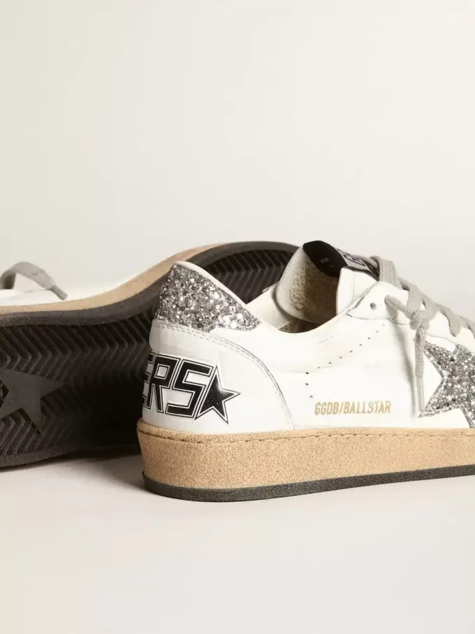 Zapatillas Ball Star para mujer en napa con estrella blanca y lengüeta con purpurina en el talón Zapatillas Ball Star para mujer en napa con estrella blanca y lengüeta con purpurina en el talón