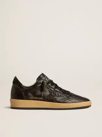 Zapatillas Ball Star para mujer en napa negra con estrella brillante negra y lengüeta de ante en el talón Zapatillas Ball Star para mujer en napa negra con estrella brillante negra y lengüeta de ante en el talón
