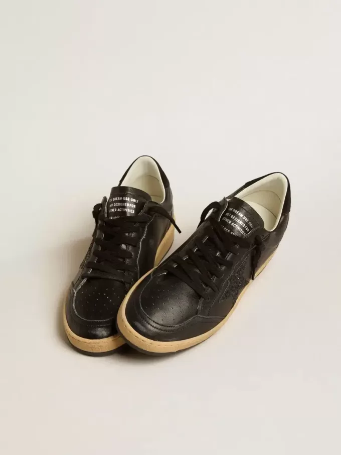 Zapatillas Ball Star para mujer en napa negra con estrella brillante negra y lengüeta de ante en el talón Zapatillas Ball Star para mujer en napa negra con estrella brillante negra y lengüeta de ante en el talón