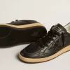 Zapatillas Ball Star para mujer en napa negra con estrella brillante negra y lengüeta de ante en el talón Zapatillas Ball Star para mujer en napa negra con estrella brillante negra y lengüeta de ante en el talón