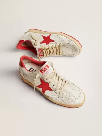 Zapatillas Ball Star para mujer en piel blanca con estrella roja y lengüeta en el talón Zapatillas Ball Star para mujer en piel blanca con estrella roja y lengüeta en el talón