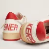 Zapatillas Ball Star para mujer en piel blanca con estrella roja y lengüeta en el talón Zapatillas Ball Star para mujer en piel blanca con estrella roja y lengüeta en el talón