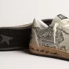 Zapatillas Ball Star para mujer en plata brillante con inserciones de ante gris hielo Zapatillas Ball Star para mujer en plata brillante con inserciones de ante gris hielo