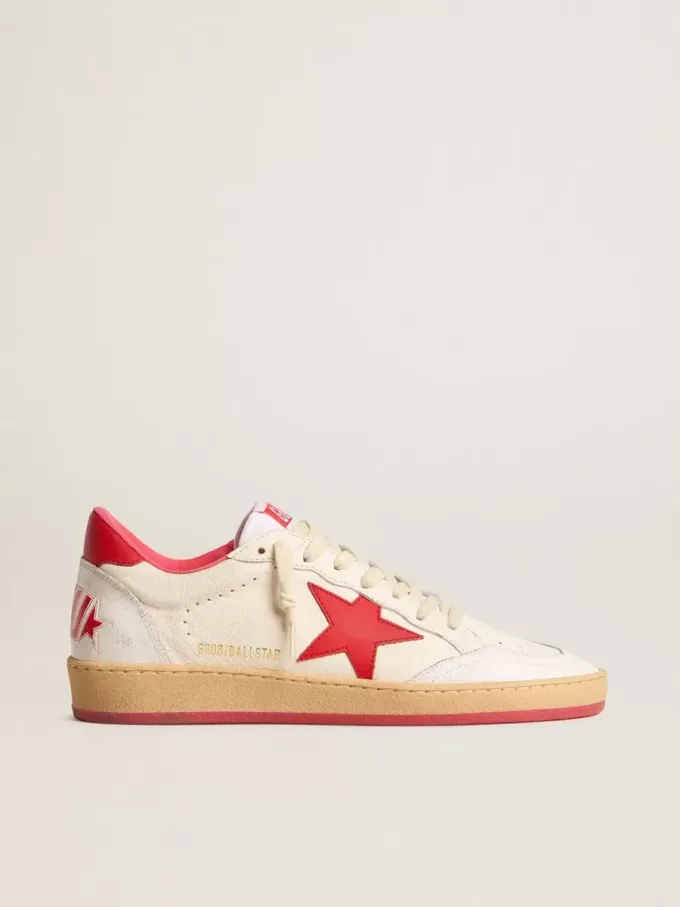 Zapatillas Ball Star Wishes de mujer en piel blanca con estrella roja y lengüeta en el talón Zapatillas Ball Star Wishes de mujer en piel blanca con estrella roja y lengüeta en el talón