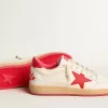 Zapatillas Ball Star Wishes de mujer en piel blanca con estrella roja y lengüeta en el talón Zapatillas Ball Star Wishes de mujer en piel blanca con estrella roja y lengüeta en el talón