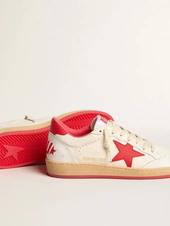 Zapatillas Ball Star Wishes de mujer en piel blanca con estrella roja y lengüeta en el talón Zapatillas Ball Star Wishes de mujer en piel blanca con estrella roja y lengüeta en el talón
