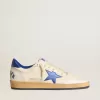 Zapatillas Ball Star Wishes para hombre en piel napa blanca con estrella azul brillante y lengüeta en el talón Zapatillas Ball Star Wishes para hombre en piel napa blanca con estrella azul brillante y lengüeta en el talón