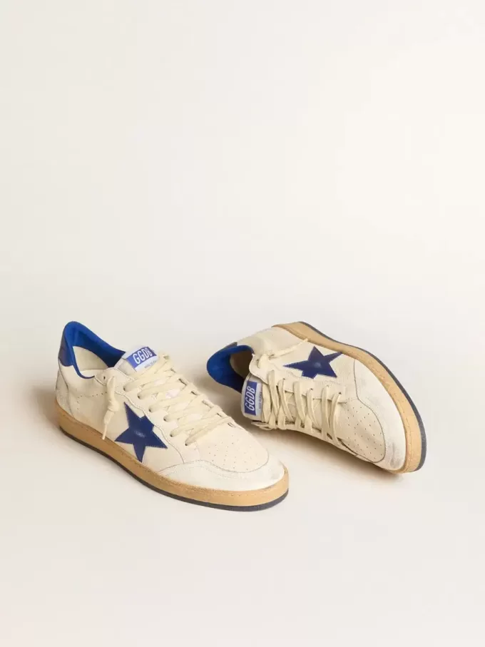 Zapatillas Ball Star Wishes para hombre en piel napa blanca con estrella azul brillante y lengüeta en el talón Zapatillas Ball Star Wishes para hombre en piel napa blanca con estrella azul brillante y lengüeta en el talón