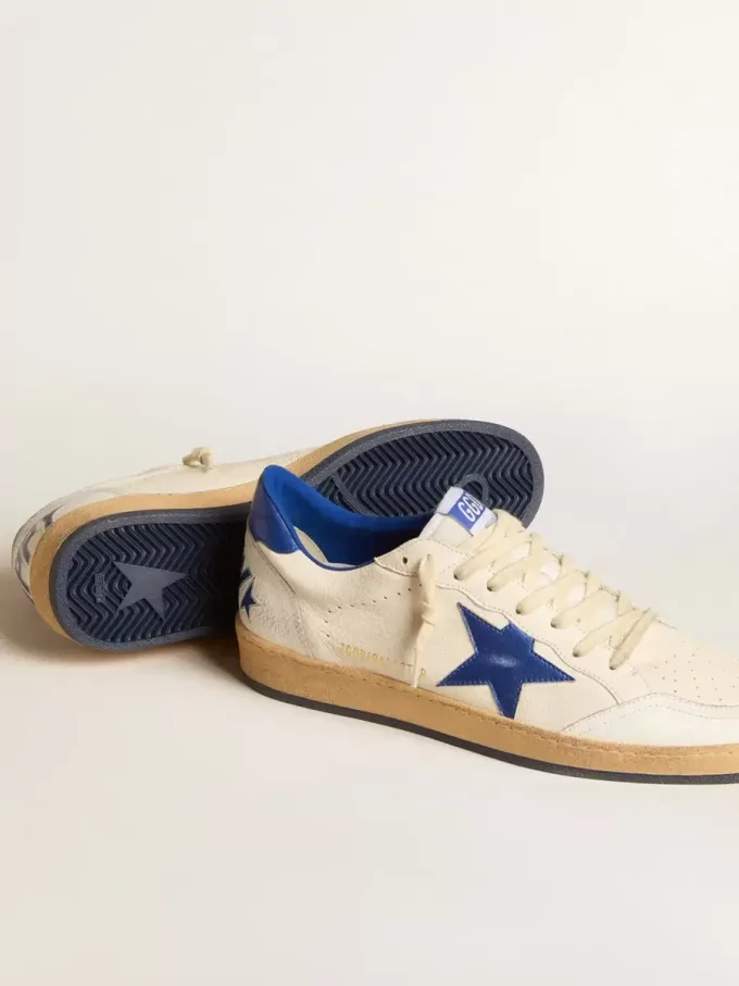 Zapatillas Ball Star Wishes para hombre en piel napa blanca con estrella azul brillante y lengüeta en el talón Zapatillas Ball Star Wishes para hombre en piel napa blanca con estrella azul brillante y lengüeta en el talón