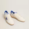 Zapatillas Ball Star Wishes para hombre en piel napa blanca con estrella azul brillante y lengüeta en el talón Zapatillas Ball Star Wishes para hombre en piel napa blanca con estrella azul brillante y lengüeta en el talón