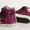 Zapatillas Francy con lentejuelas y letras escritas a mano en la suela exterior