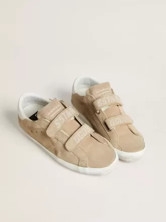 Zapatillas Old School para mujer en ante beige con lengüeta de cuero blanco en el talón Zapatillas Old School para mujer en ante beige con lengüeta de cuero blanco en el talón