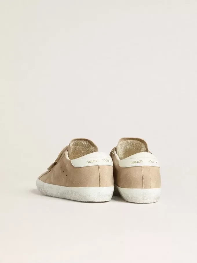 Zapatillas Old School para mujer en ante beige con lengüeta de cuero blanco en el talón Zapatillas Old School para mujer en ante beige con lengüeta de cuero blanco en el talón