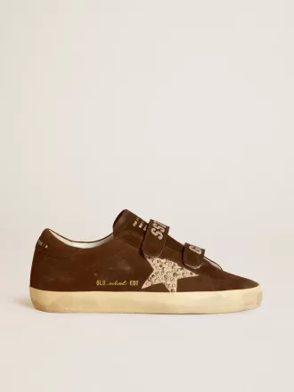 Zapatillas Old School para mujer en ante marrón con estrella de ante beige con tachuelas y perlas Zapatillas Old School para mujer en ante marrón con estrella de ante beige con tachuelas y perlas