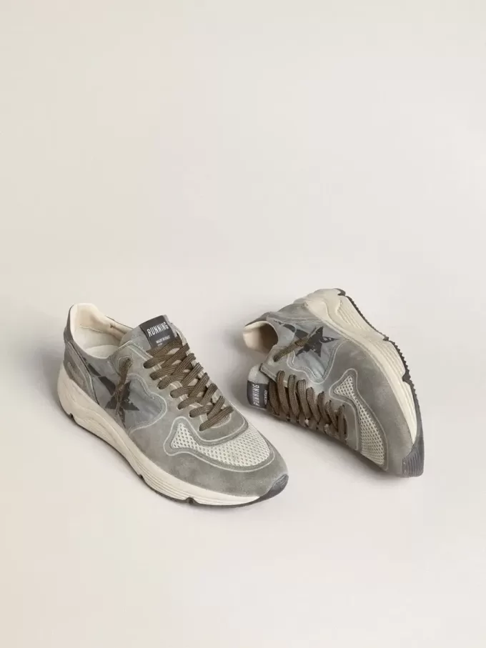 Zapatillas Running Sole para hombre en nailon azul claro con estrella negra y lengüeta de cuero verde en el talón Zapatillas Running Sole para hombre en nailon azul claro con estrella negra y lengüeta de cuero verde en el talón