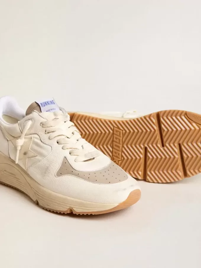 Zapatillas Running Sole para hombre en piel napa con estrella de piel beige y lengüeta roja en el talón Zapatillas Running Sole para hombre en piel napa con estrella de piel beige y lengüeta roja en el talón