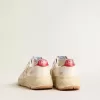 Zapatillas Running Sole para hombre en piel napa con estrella de piel beige y lengüeta roja en el talón Zapatillas Running Sole para hombre en piel napa con estrella de piel beige y lengüeta roja en el talón