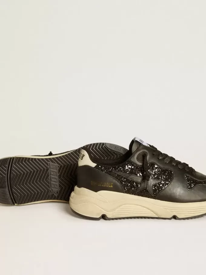 Zapatillas Running Sole para mujer en negro brillante con estrella de piel y lengüeta de nubuck en el talón