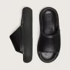 Zapatillas sin cordones Space-Star Slide para hombre en piel negra. Zapatillas sin cordones Space-Star Slide para hombre en piel negra.