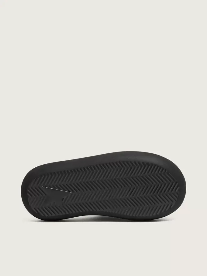Zapatillas sin cordones Space-Star Slide para hombre en piel negra. Zapatillas sin cordones Space-Star Slide para hombre en piel negra.