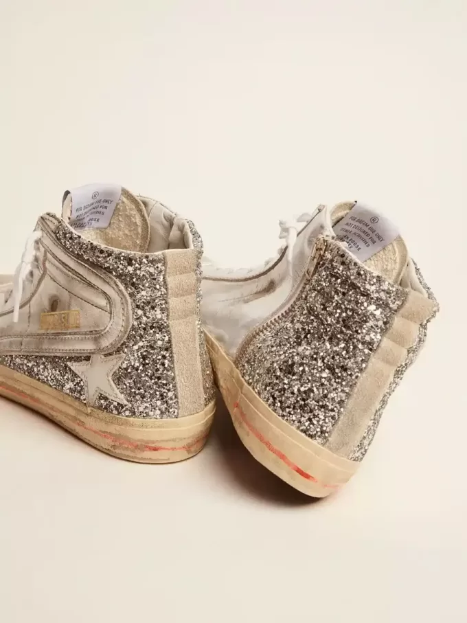 Zapatillas Slide para mujer con parte superior de cuero laminado y purpurina plateada Zapatillas Slide para mujer con parte superior de cuero laminado y purpurina plateada