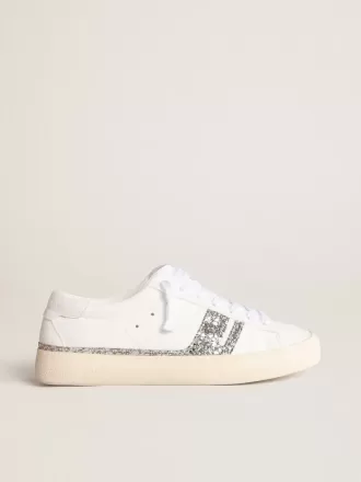 Zapatillas sostenibles Yatay Modelo 1B con parte superior blanca de origen biológico y purpurina plateada reciclada Y Zapatillas sostenibles Yatay Modelo 1B con parte superior blanca de origen biológico y purpurina plateada reciclada Y