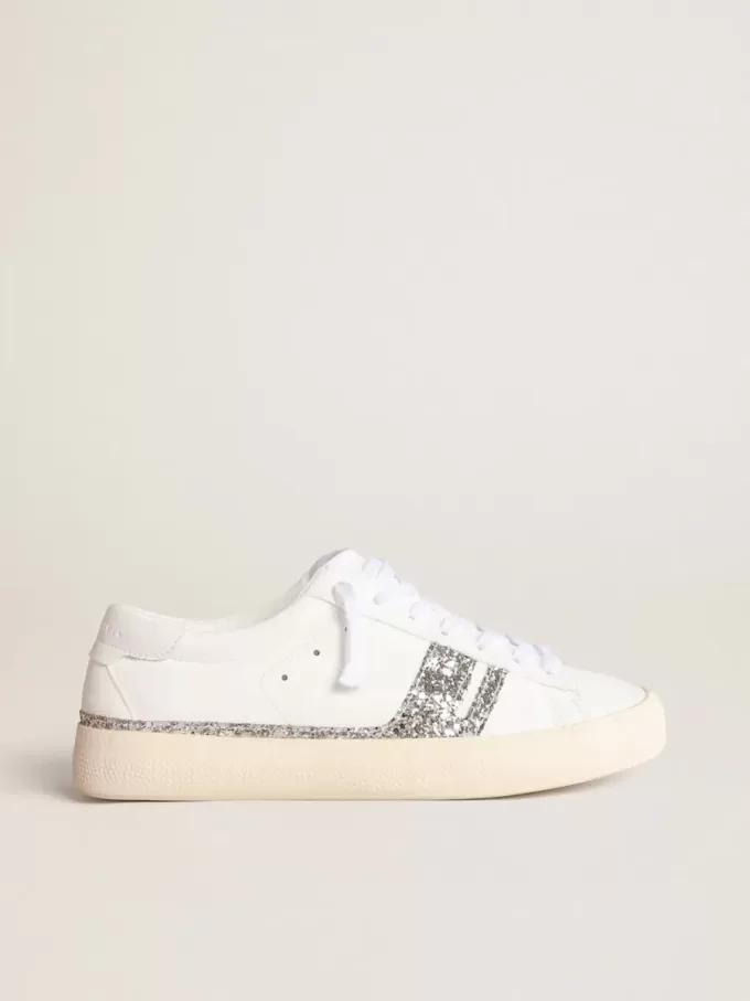 Zapatillas sostenibles Yatay Modelo 1B con parte superior blanca de origen biológico y purpurina plateada reciclada Y Zapatillas sostenibles Yatay Modelo 1B con parte superior blanca de origen biológico y purpurina plateada reciclada Y